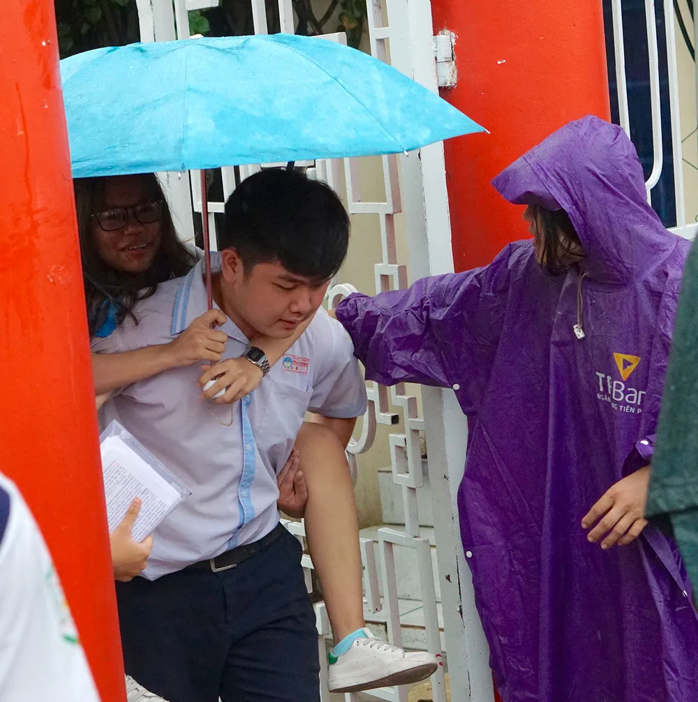 Kỳ thi THPT Quốc gia: Đề thi Anh văn “dễ thở” nhưng khó đạt điểm 7, 8 ảnh 3