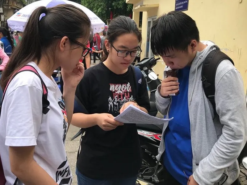 Kỳ thi THPT Quốc gia 2018: Thí sinh “khóc ròng” với đề thi tổ hợp Khoa học tự nhiên ảnh 3