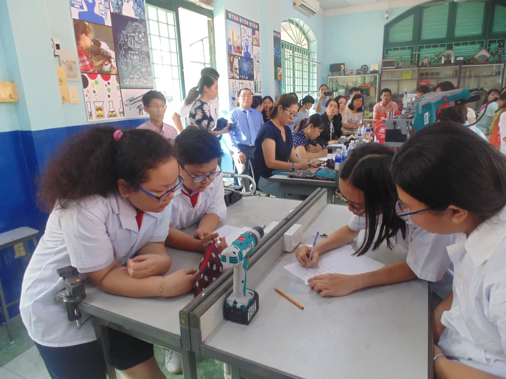 Học sinh trường Lê Quý Đôn hào hứng trải nghiệm cùng tiết học STEAM ảnh 3