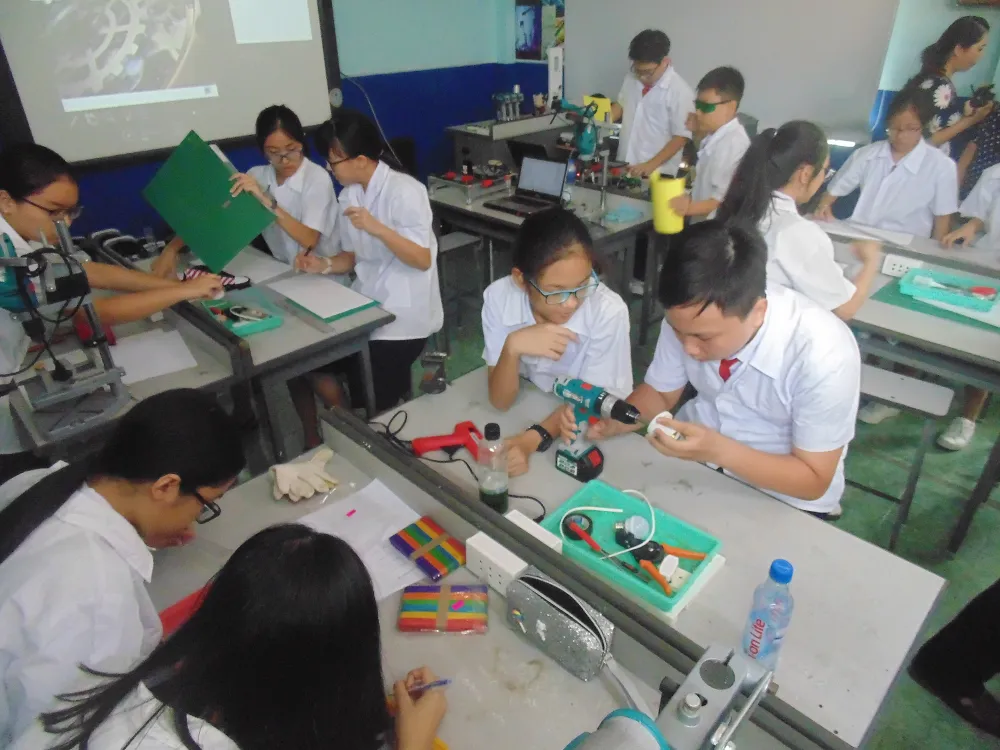 Học sinh trường Lê Quý Đôn hào hứng trải nghiệm cùng tiết học STEAM ảnh 7