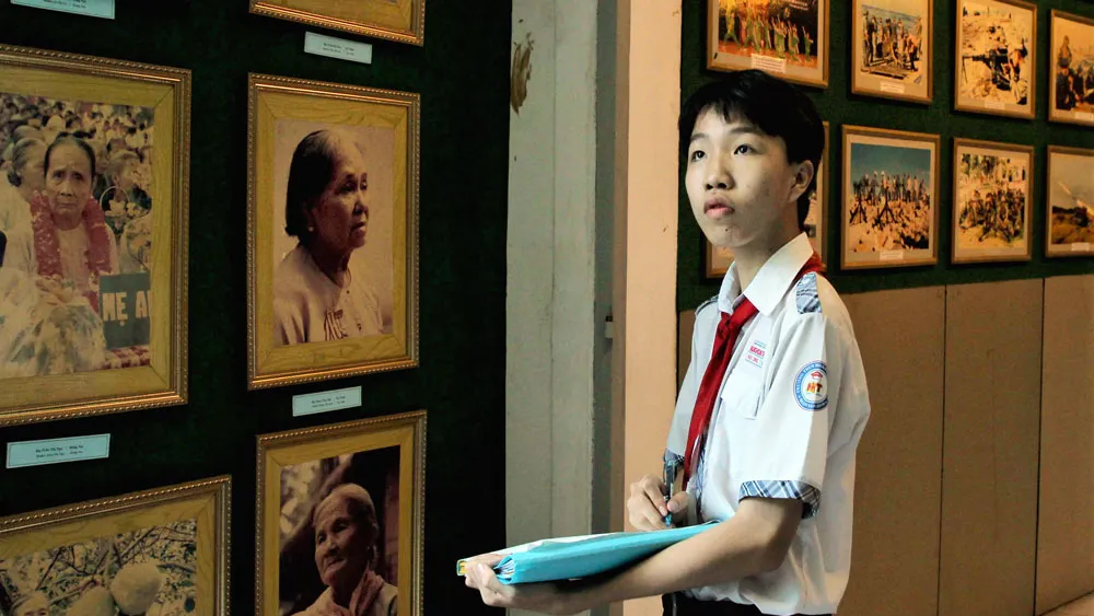 Sôi nổi cuộc thi “Văn hay chữ tốt” qua hành trình đến với bảo tàng ảnh 7