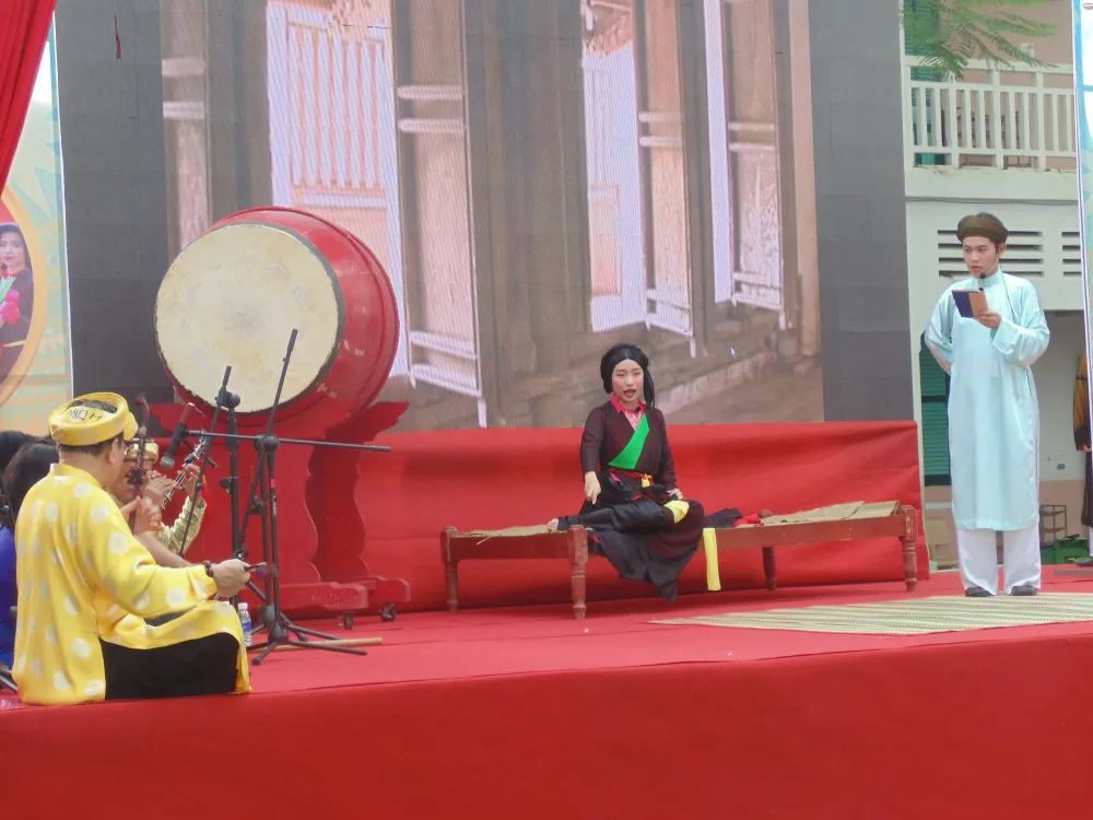 Khi học sinh thử sức với chèo ảnh 2