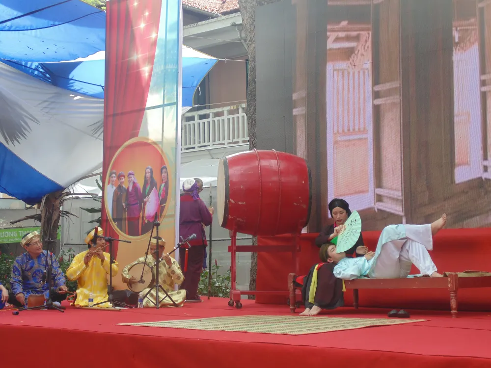 Khi học sinh thử sức với chèo ảnh 3