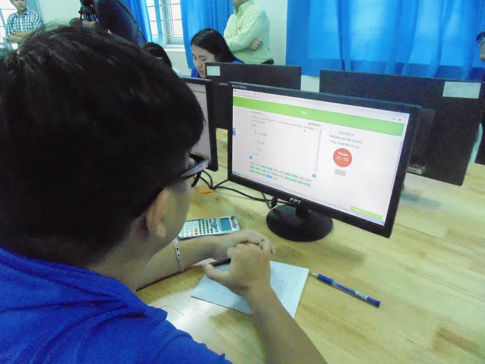 TPHCM: Lần đầu tiên áp dụng thi trực tuyến ảnh 2