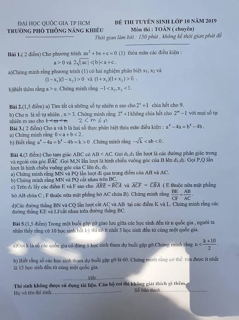Đề Toán chuyên lớp 10 Trường Phổ thông Năng khiếu được điều chỉnh ngay trong giờ thi ảnh 1