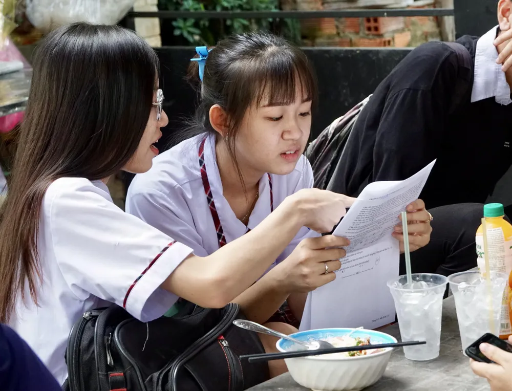 TPHCM: Môn Sinh có sự phân hóa, đề Lý và Hóa chủ yếu kiểm tra kiến thức ảnh 2