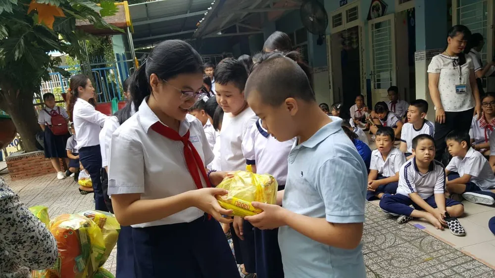 Nuôi dưỡng yêu thương thông qua đề Văn "Văn hay chữ tốt" ảnh 2