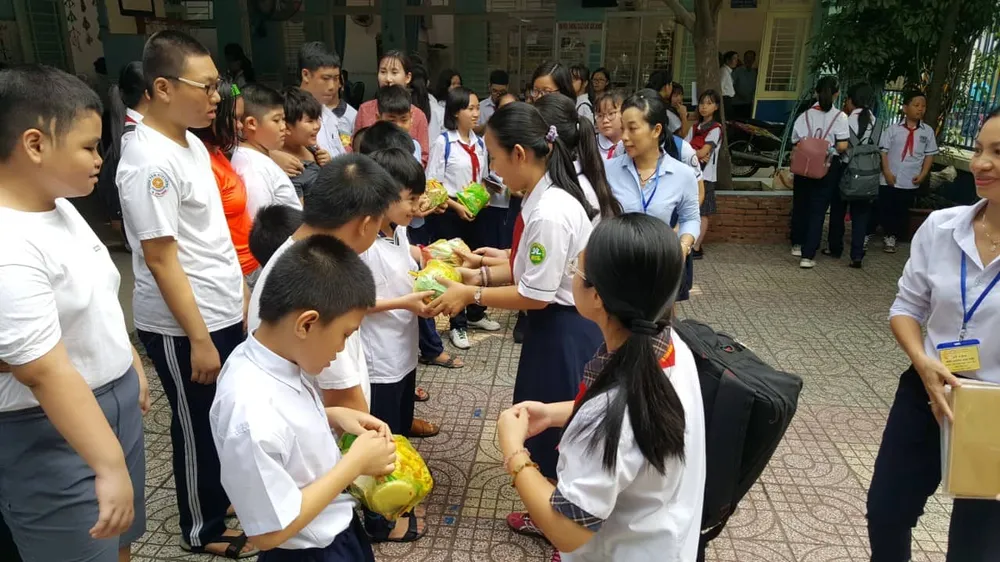 Nuôi dưỡng yêu thương thông qua đề Văn "Văn hay chữ tốt" ảnh 3