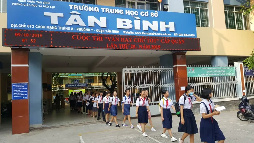 Nuôi dưỡng yêu thương thông qua đề Văn "Văn hay chữ tốt" ảnh 1