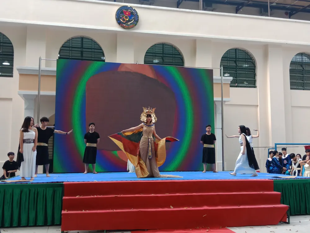 Học sinh học lịch sử qua hình thức hóa thân ảnh 3