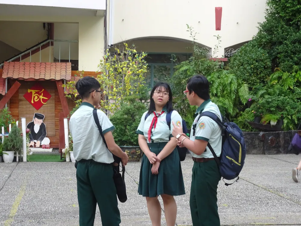 Thí sinh TPHCM thoải mái bước vào môn thi cuối kỳ thi tuyển sinh lớp 10 ảnh 2