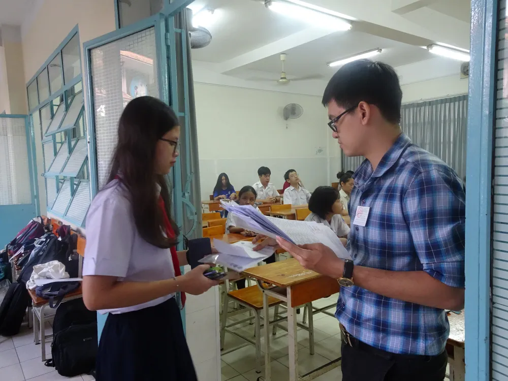 Thí sinh TPHCM thoải mái bước vào môn thi cuối kỳ thi tuyển sinh lớp 10 ảnh 3