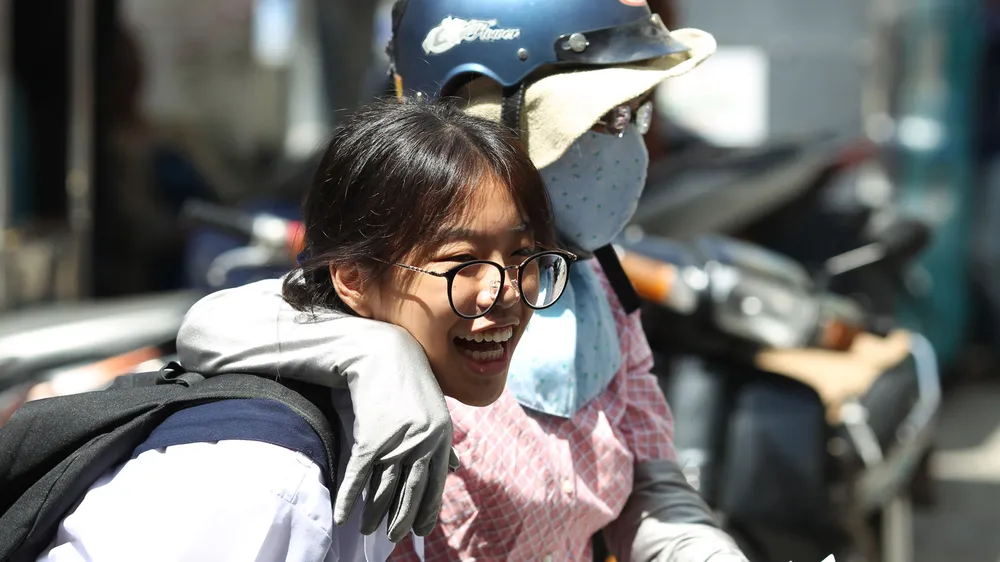 Thí sinh TPHCM “than khó” với đề thi môn Toán tuyển sinh lớp 10 ảnh 4