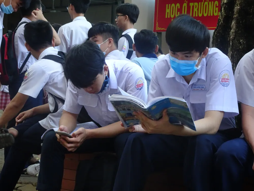 TPHCM: Thí sinh thoải mái bước vào môn thi đầu tiên của kỳ thi tốt nghiệp THPT năm 2020 ảnh 1