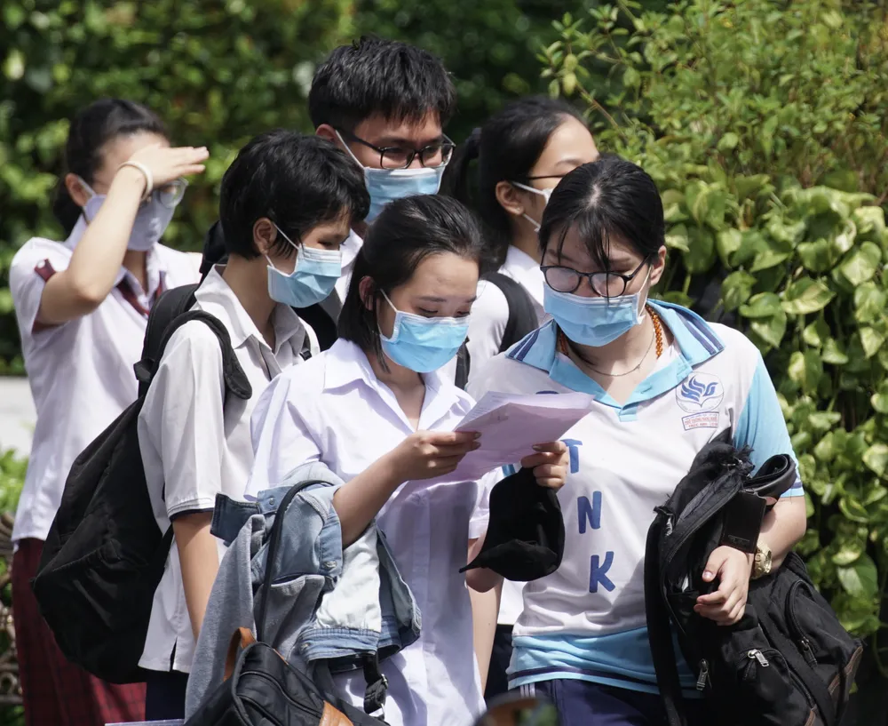 TPHCM: Nhiều thí sinh phấn khởi với đề thi môn Ngữ văn về “trân trọng giá trị cuộc sống“ ảnh 4