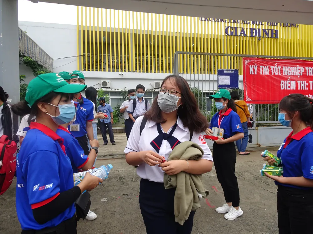 TPHCM: Thí sinh than khó với Lịch sử và Sinh học, thở phào với môn Địa lý và Giáo dục công dân  ảnh 2