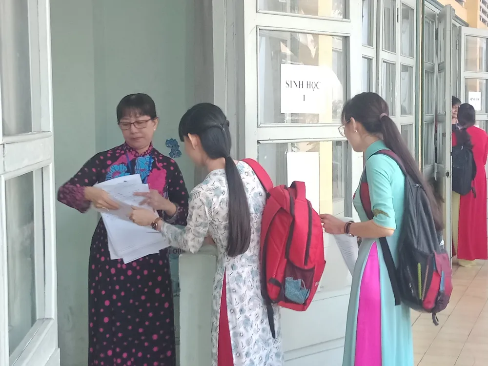 TPHCM: Tăng cường biện pháp y tế trong tuyển dụng viên chức trong tình hình dịch bệnh Covid-19 ảnh 1