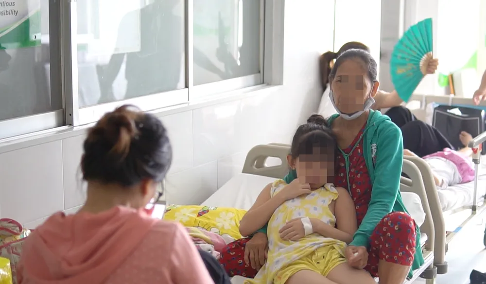 Quận 2: Hơn 20 học sinh tiểu học nhập viện nghi do ngộ độc thức ăn tại trường ảnh 1