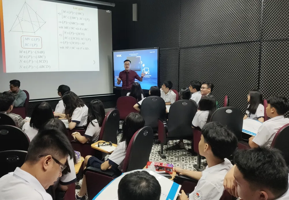 Trường học đầu tiên đưa ứng dụng 3D vào dạy môn Toán ảnh 2