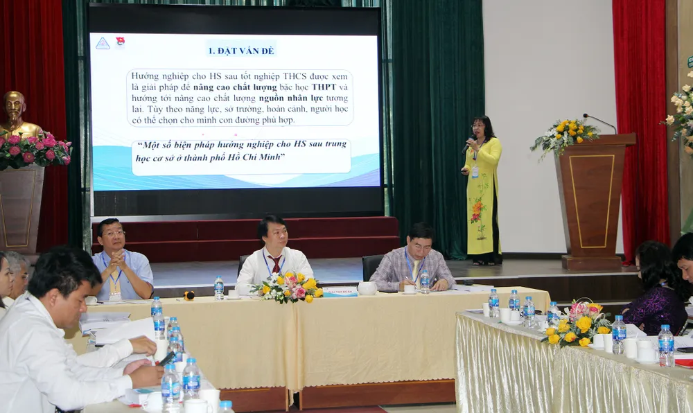 Để trường học không “cô đơn” trong công tác hướng nghiệp cho học sinh phổ thông ảnh 1