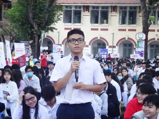 Học sinh hơn 100 trường THPT ở TPHCM tham gia chương trình tư vấn tuyển sinh năm 2021 ảnh 2