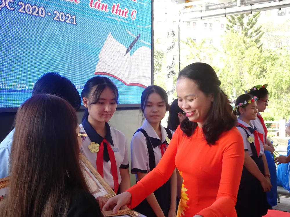 Học sinh trưởng thành hơn qua hai hội thi “Văn hay chữ tốt” và “Lớn lên cùng sách“ ảnh 2