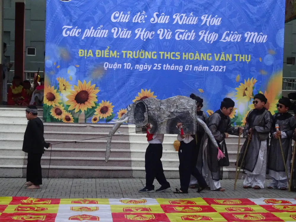 Học sinh tái hiện lịch sử và văn học thông qua hình thức sân khấu hóa ảnh 2