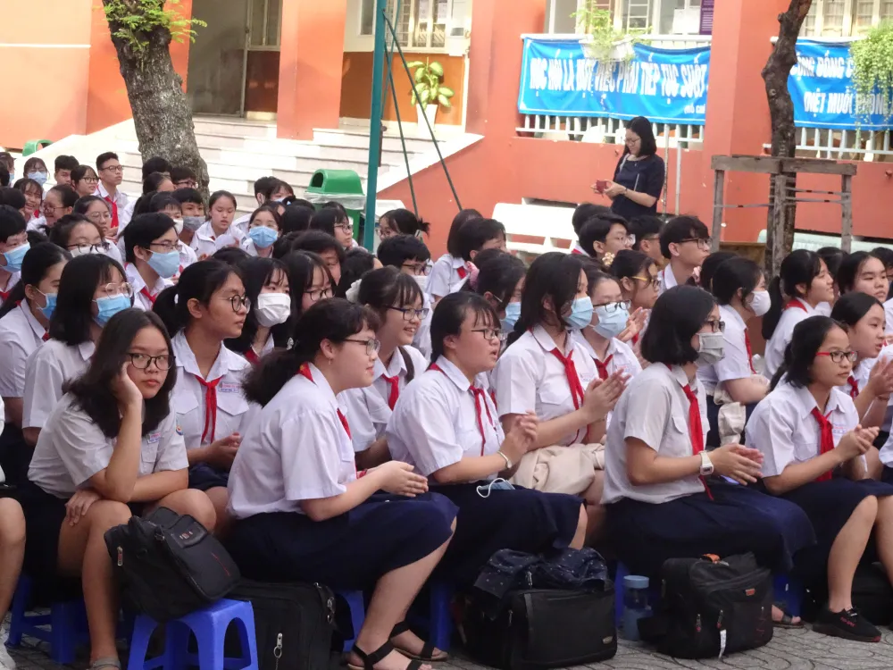 Học sinh tái hiện lịch sử và văn học thông qua hình thức sân khấu hóa ảnh 1