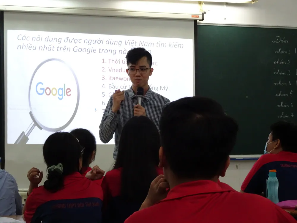 Tiết học được dẫn dắt bằng những thông tin gần gũi trong đời sống thực tiễn