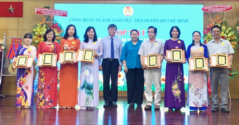 Công đoàn ngành giáo dục TPHCM kỷ niệm 44 năm thành lập  ảnh 1