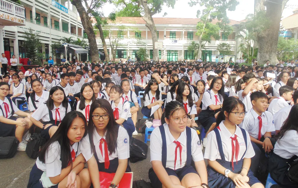 Ngành giáo dục TPHCM chỉ đạo khẩn về chấn chỉnh an ninh trật tự trong nhà trường ảnh 1