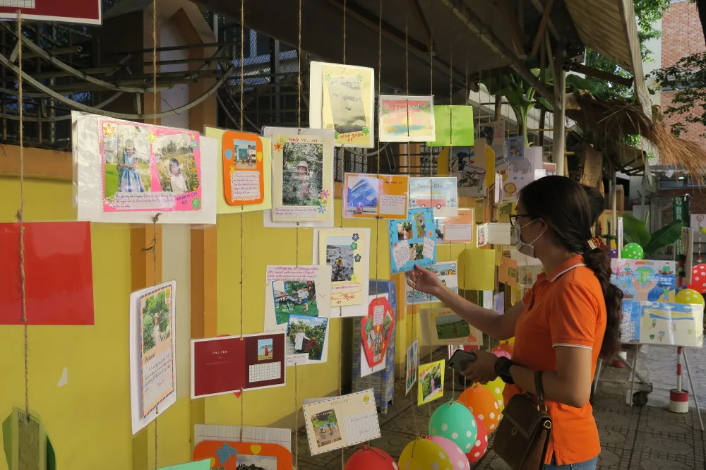 Sôi nổi các hoạt động trải nghiệm của học sinh khối 1 qua ngày hội “Một thoáng quê hương” ảnh 2