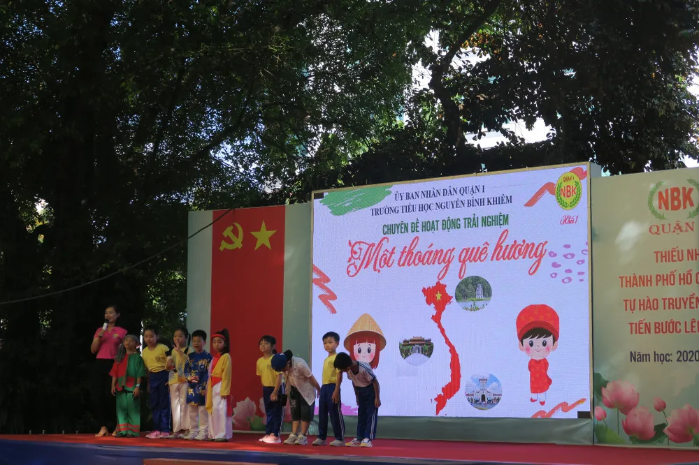 Sôi nổi các hoạt động trải nghiệm của học sinh khối 1 qua ngày hội “Một thoáng quê hương” ảnh 1