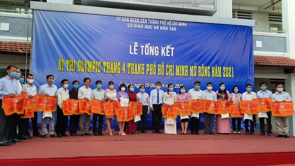 Gần 5.700 học sinh được trao huy chương tại kỳ thi Olympic tháng 4 TPHCM  ảnh 1