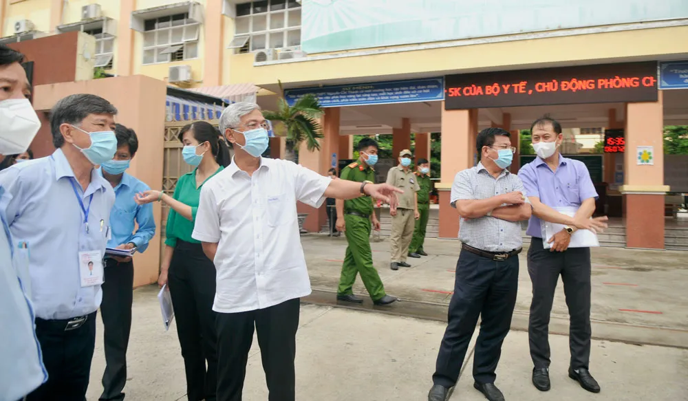 Phó chủ tịch UBND TPHCM kiểm tra công tác tổ chức Kỳ thi tốt nghiệp THPT năm 2021 ảnh 1