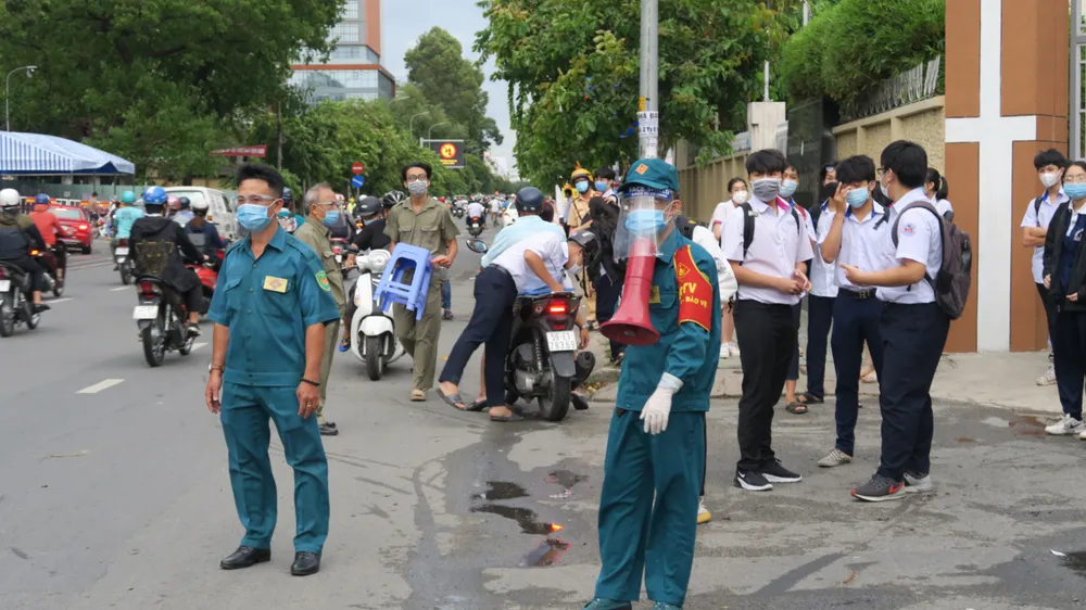 Thí sinh thở phào vì đề thi môn Toán “dễ thở'' ảnh 2