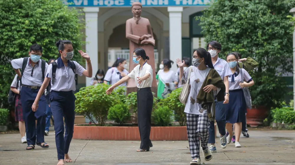 Thí sinh thở phào vì đề thi môn Toán “dễ thở'' ảnh 3