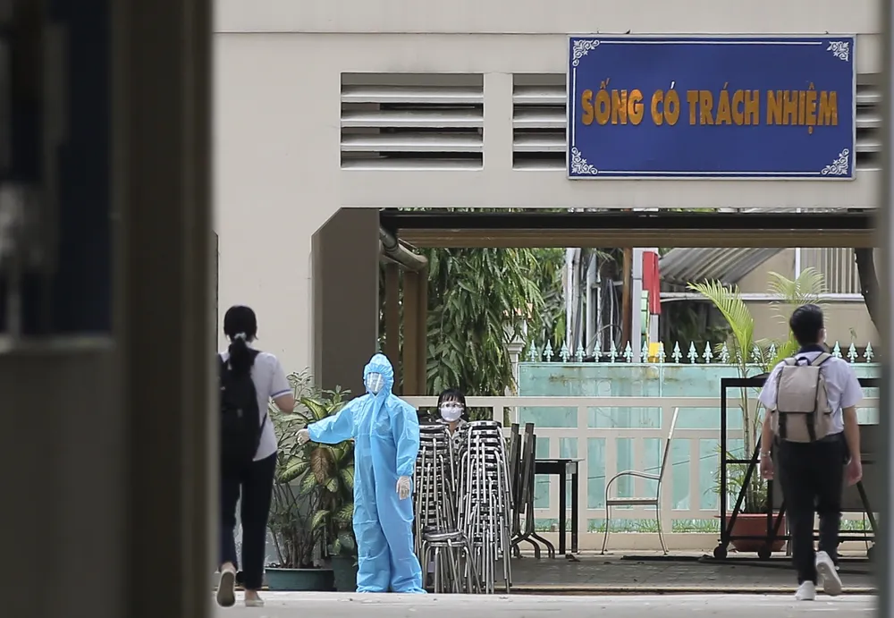 TPHCM: Thí sinh than khó với đề thi hai môn Sinh học và Lịch sử ảnh 2