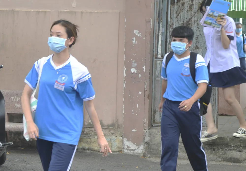 TPHCM: Thí sinh than khó với đề thi hai môn Sinh học và Lịch sử ảnh 5