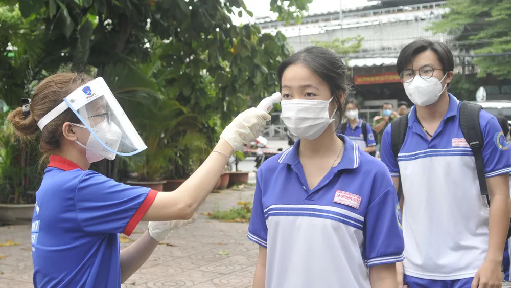 TPHCM: Thí sinh than khó với đề thi hai môn Sinh học và Lịch sử ảnh 1