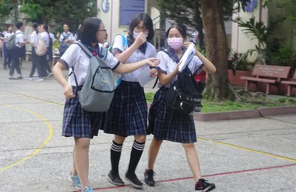 Học sinh tham gia kỳ thi tuyển sinh lớp 10 năm học 2020-2021