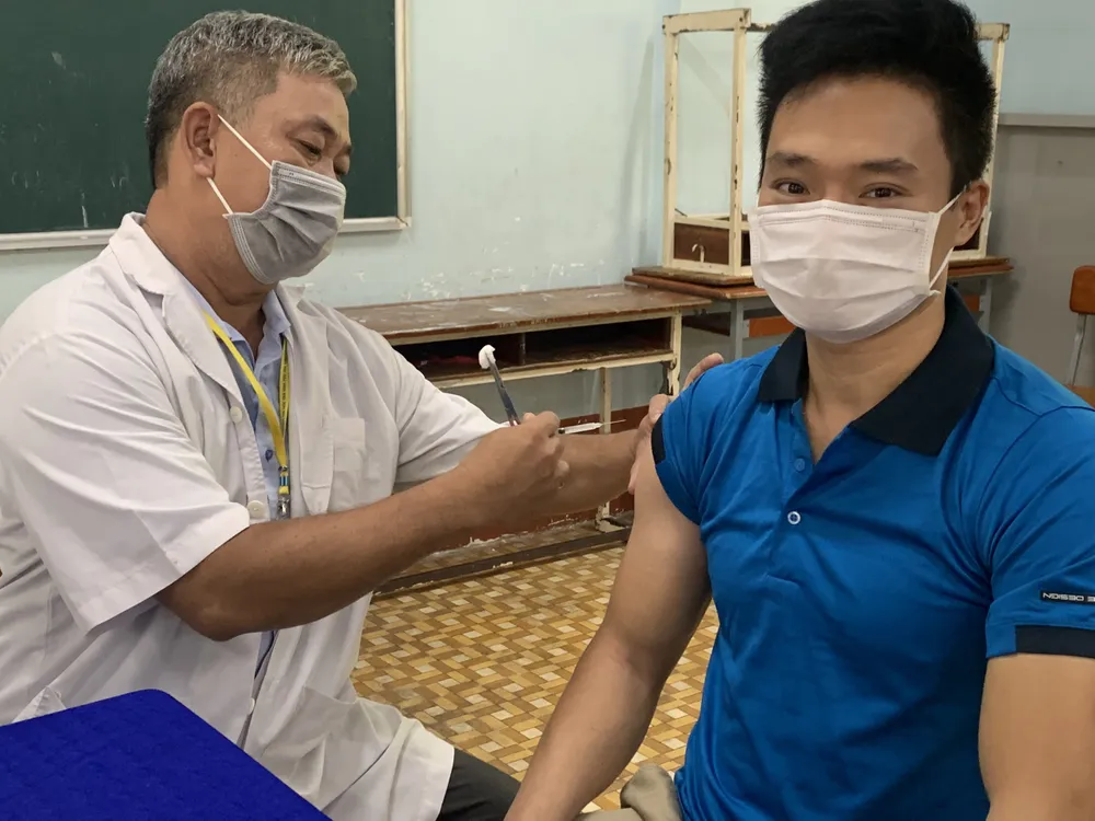 TPHCM: Đề xuất tiêm vaccine ngừa Covid-19 cho học sinh từ 12-18 tuổi ảnh 1