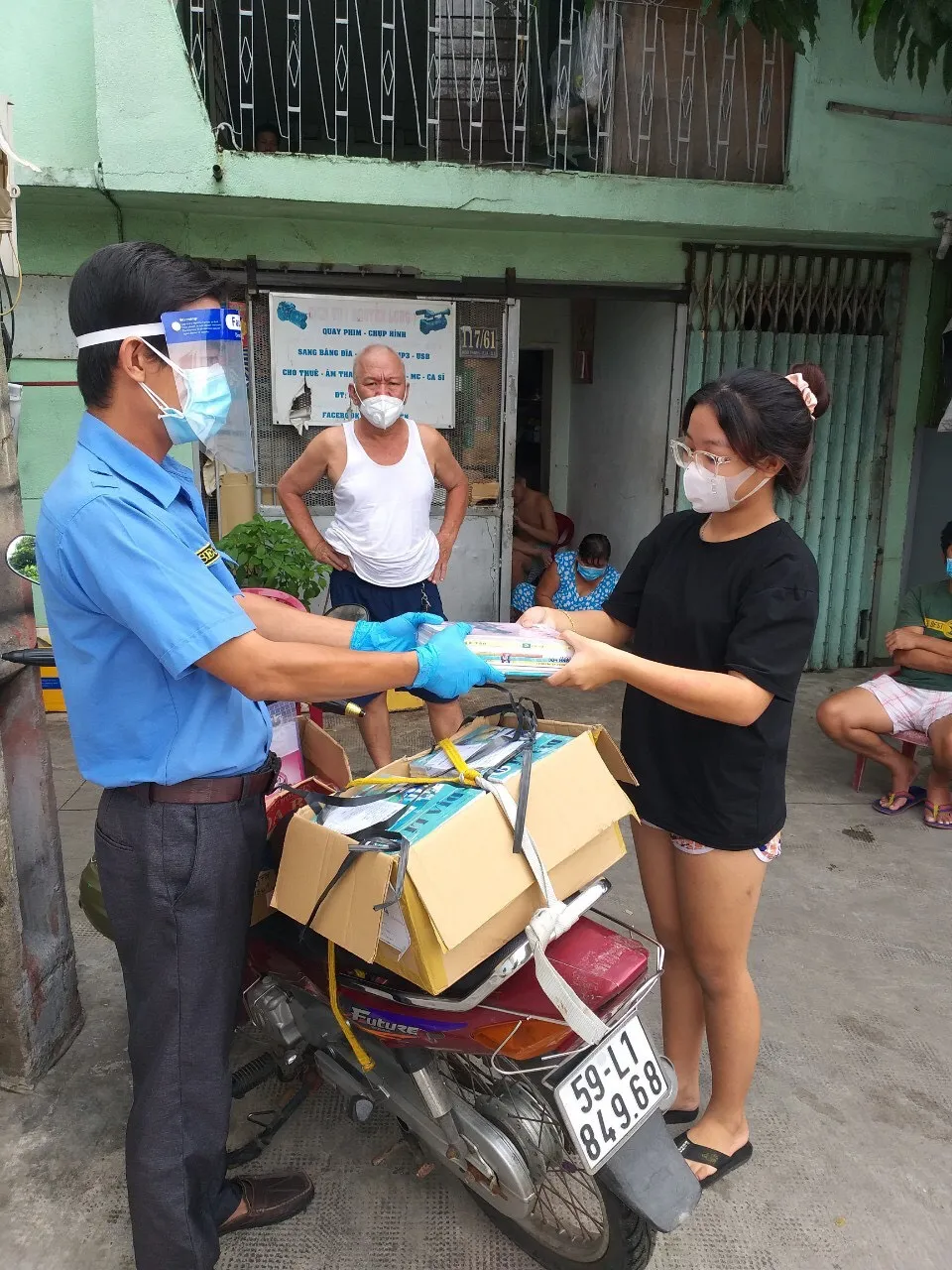 TPHCM: Đẩy nhanh tiến độ bàn giao SGK trong 2 ngày 6 và 7-9 ảnh 1