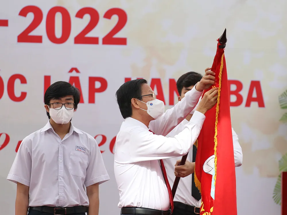 Lễ khai giảng đặc biệt với nhiều xúc động tại Trường THPT chuyên Lê Hồng Phong ảnh 5