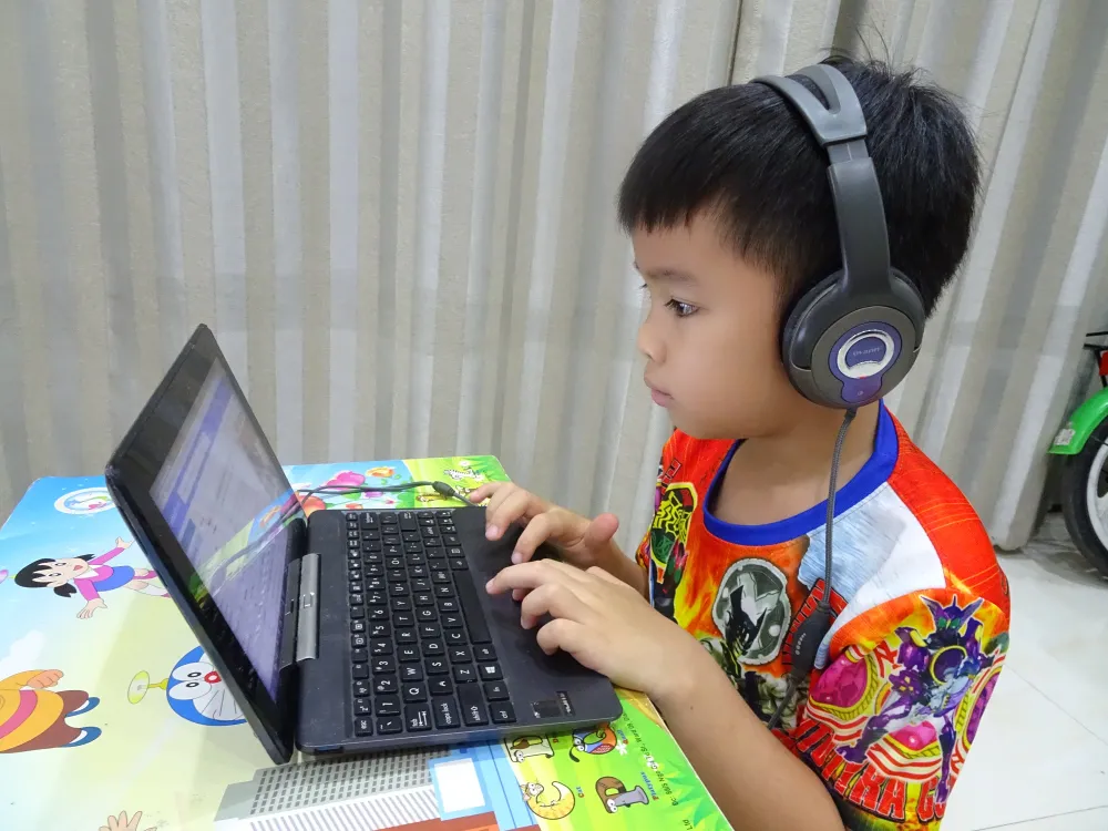 Đề xuất hỗ trợ thiết bị học tập trực tuyến cho hơn 72.000 học sinh TPHCM ảnh 1