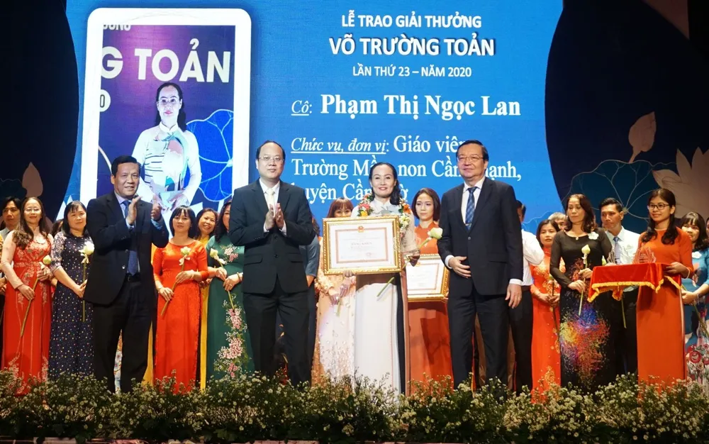 TPHCM: Sẽ trao tặng giải thưởng Võ Trường Toản cho 50 cán bộ quản lý, giáo viên tiêu biểu ảnh 1