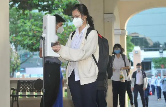 TPHCM: Phụ huynh chưa đồng thuận cao việc mở rộng đối tượng học sinh đến trường ảnh 1