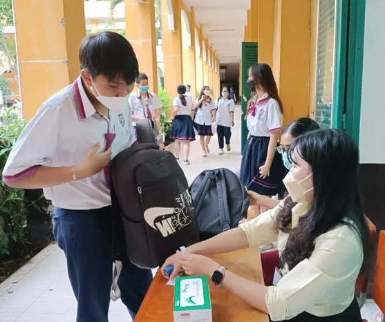 TPHCM: Một thí sinh mang điện thoại di động vào phòng thi môn Toán ảnh 1