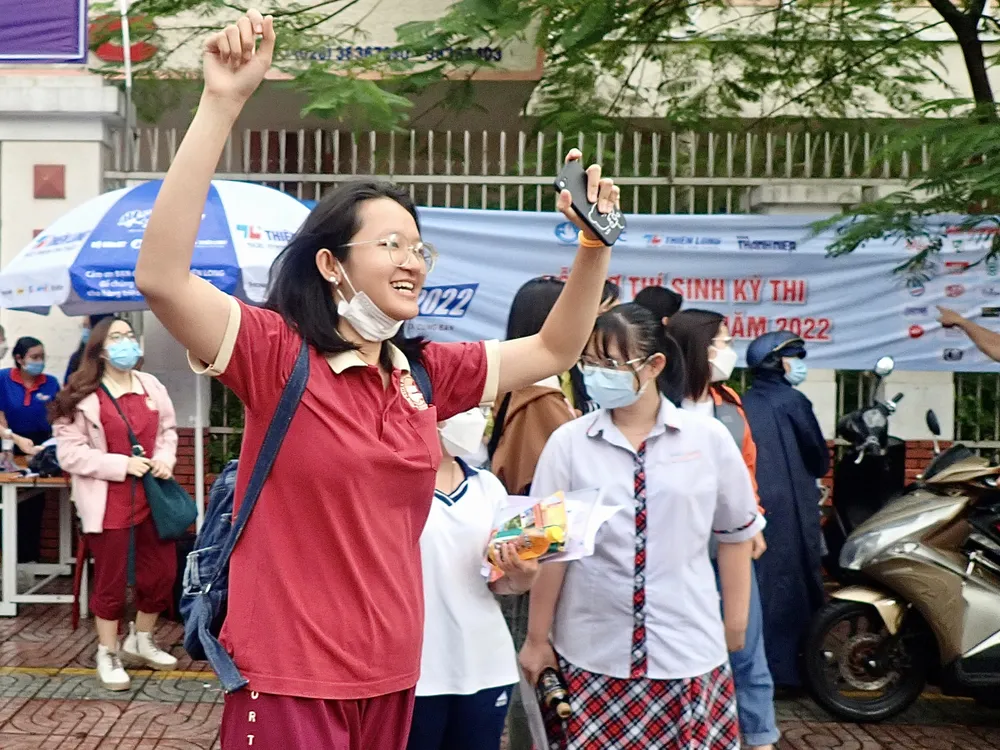 TPHCM: Thêm 5 trường hợp vi phạm quy chế thi tốt nghiệp, môn Ngoại ngữ vắng hơn 400 thí sinh ảnh 1