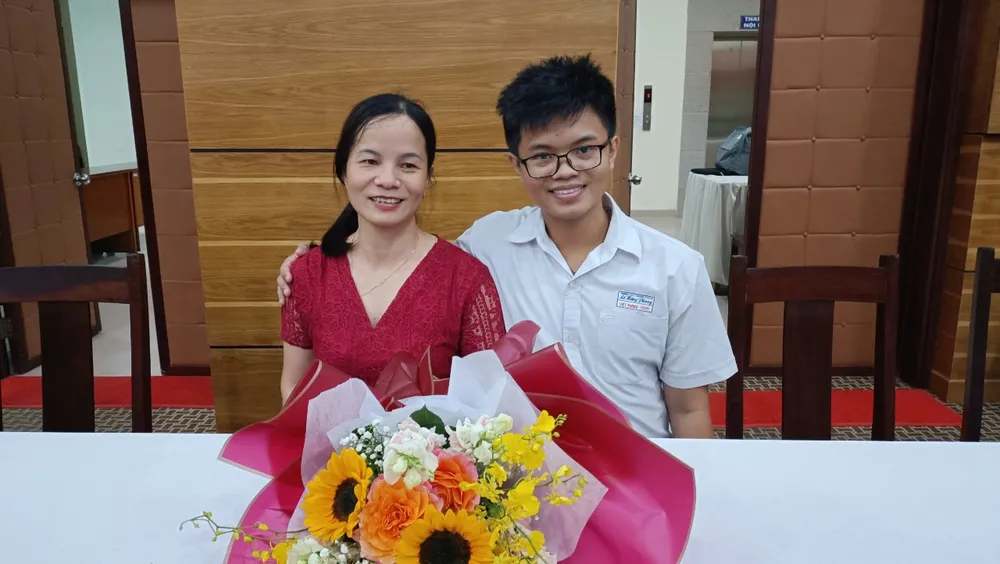 TPHCM: Thưởng nóng 150 triệu đồng cho học sinh đạt Huy chương Vàng Olympic quốc tế ảnh 1